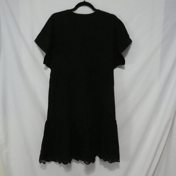 SHEIN - Curve | 2XL | Black Scalloped Hem V-Neck Mini Dress - Picture 2 of 14